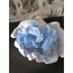 Mani in polvere di ceramica