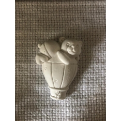 Orsetto su macchinina gesso ceramico profumato