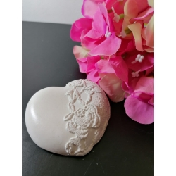 Cuore con merletto in gesso ceramico profumato